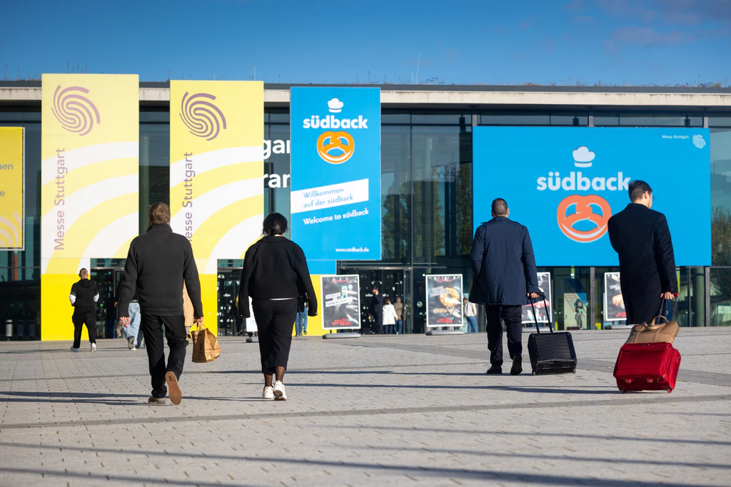 Südback 2026. Zu sehen ist das Messegelände der Südback Stuttgart mit Besuchern.